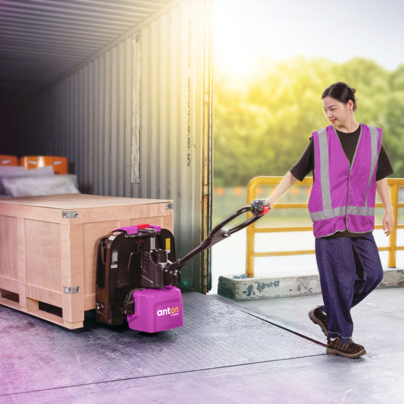 Transpaleta eléctrica de operador a pie – PTL 1.5 | 685 x 1150 mm | AntOn by Jungheinrich