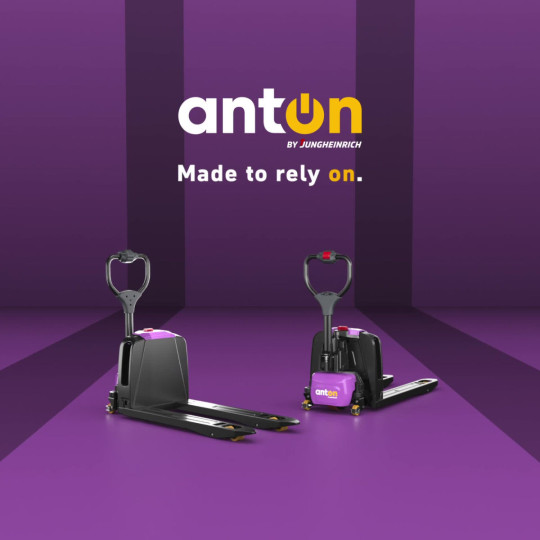 Transpaleta eléctrica de operador a pie – con rueda de apoyo | PTL 1.5 | 685 x 1150 mm | AntOn by Jungheinrich